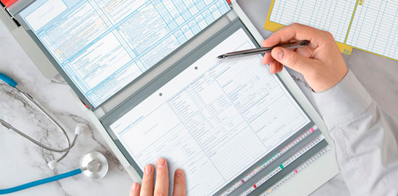 Sichtplanette Eine Sichtplanette die auf dem Tisch liegt und ausgefüllt wird