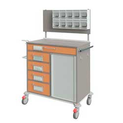 grosse Ansicht: Pflegewagen 15457 mit einer abschließbaren Schublade, 4 weiteren Schubladen, alle mit Beschriftungsschild, Trägerwänden für ABS-Module 300x400 hinter der Jalousie, Desinfektionsmittelspender und 2x 5'er Schütten